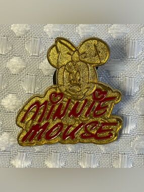 Disney Minnie Mouse Script Name Trading Pin with Mickey Backer Red Gold #659